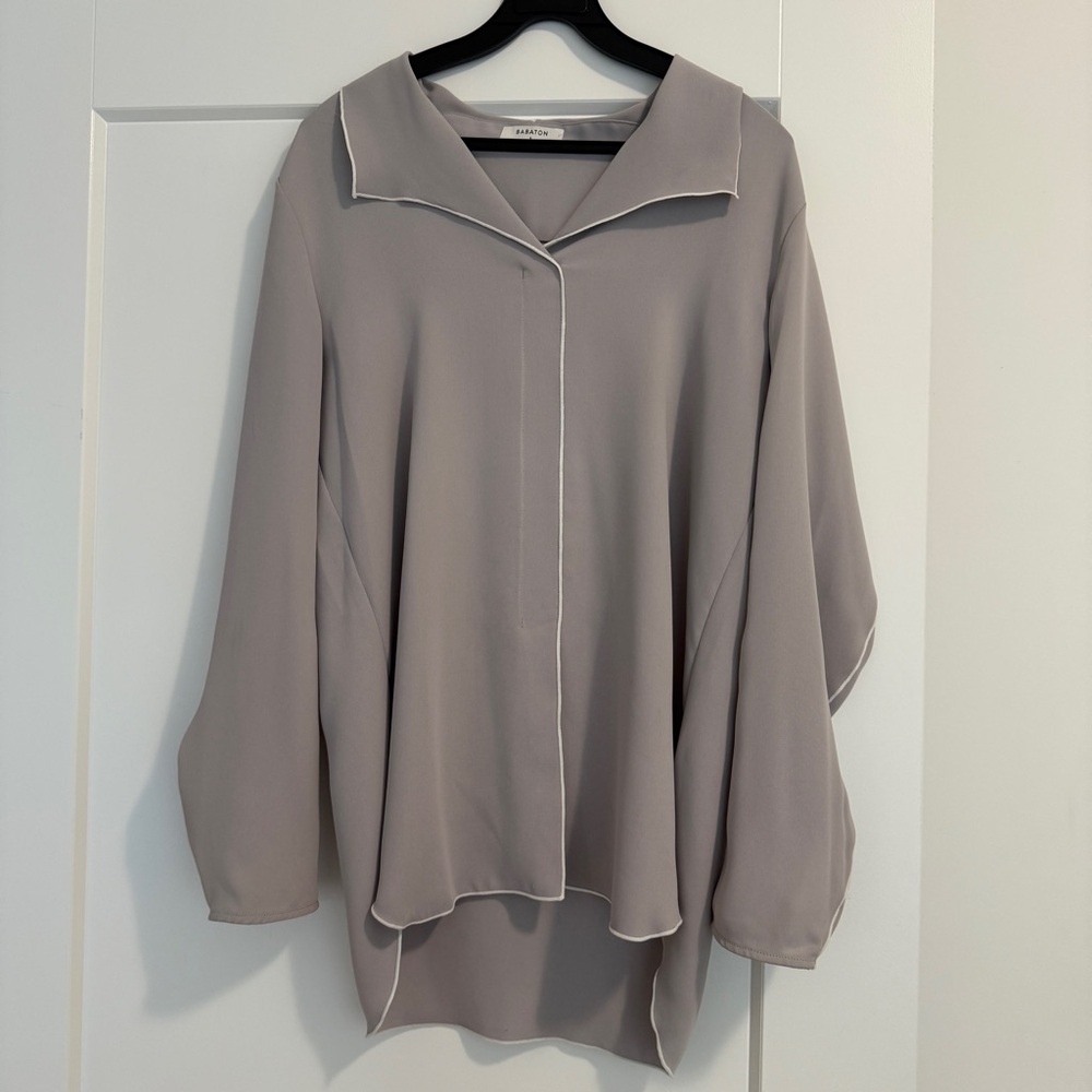 Aritzia Babaton Rena blouse Small